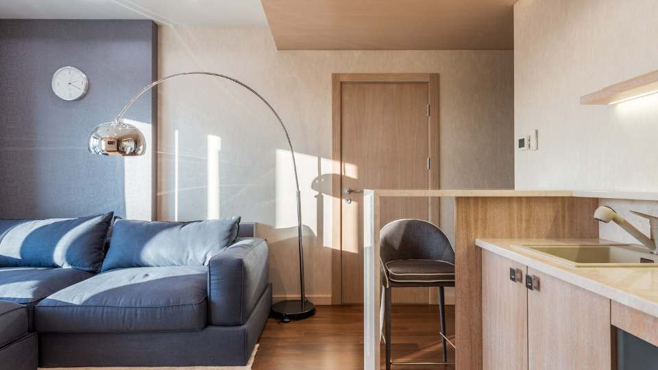 Mała kuchnia z salonem