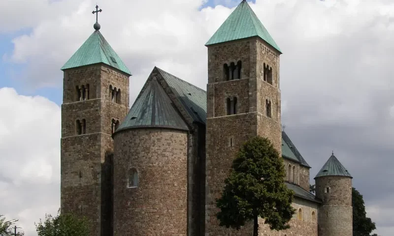 Kościół w Tłumie pod Łęczycą / fot. Krzysztof Mizera wikipedia.org