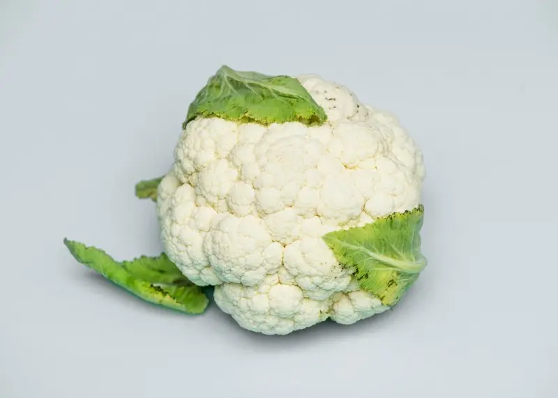 Główka świeżego kalafioru / fot. rawpixel.com freepik.com