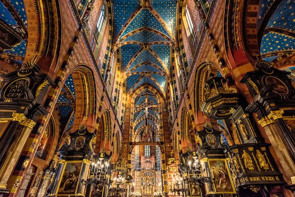 Wnętrze Kościoła Mariackiego w Krakowie
Źródło: pinterest.com