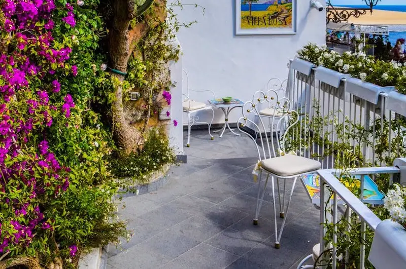 Jakie meble i akcesoria ogrodowe wybrać? Zobacz najlepsze i najtrwalsze rozwiązania!