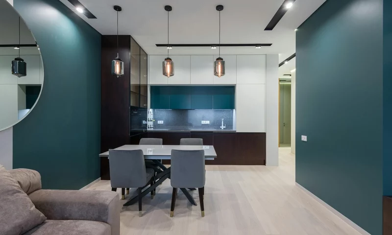 Malowanie kuchni a open space. Jak połączyć ją kolorystycznie z salonem?