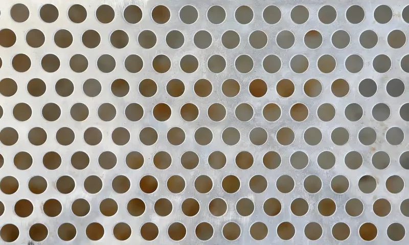 Poznaj 5 popularnych zastosowań blachy perforowanej