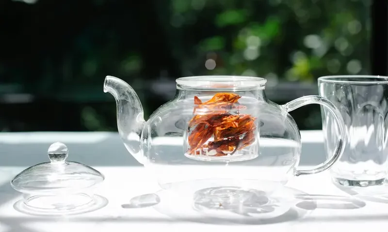 Jak prawidłowo używać zaparzacza do herbaty, by wydobyć pełnię smaku?