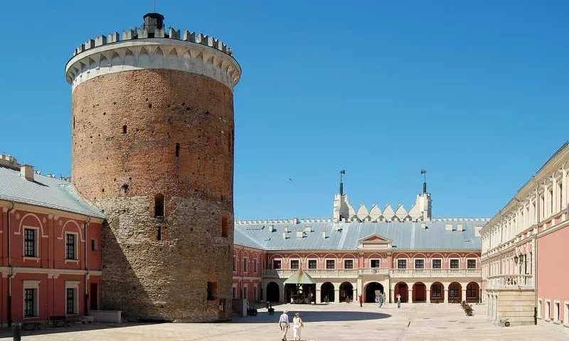 Donżon, fot. Marcin Białek, Wikimedia Commons