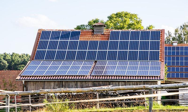 Jak wybrać firmę fotowoltaiczną i nie żałować? Praktyczny poradnik dla remontujących