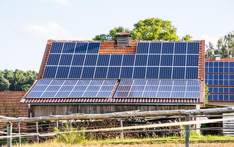 Jak wybrać firmę fotowoltaiczną i nie żałować? Praktyczny poradnik dla remontujących
